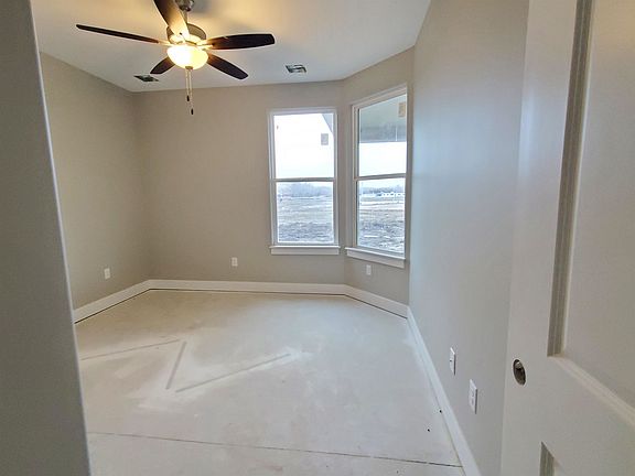 3rd image of 306 W Boxthorn Dr
