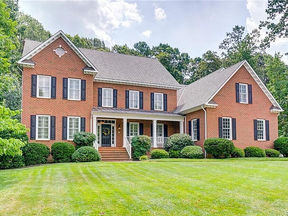 2nd image of 2943 Royal Crest Dr