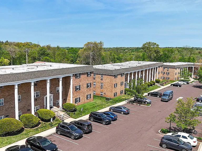College Arms Apartments — Photo 20