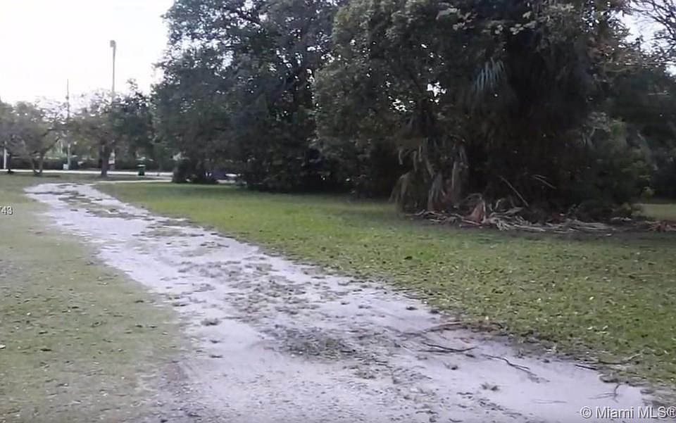 2nd image of 19500 Old Cutler Rd