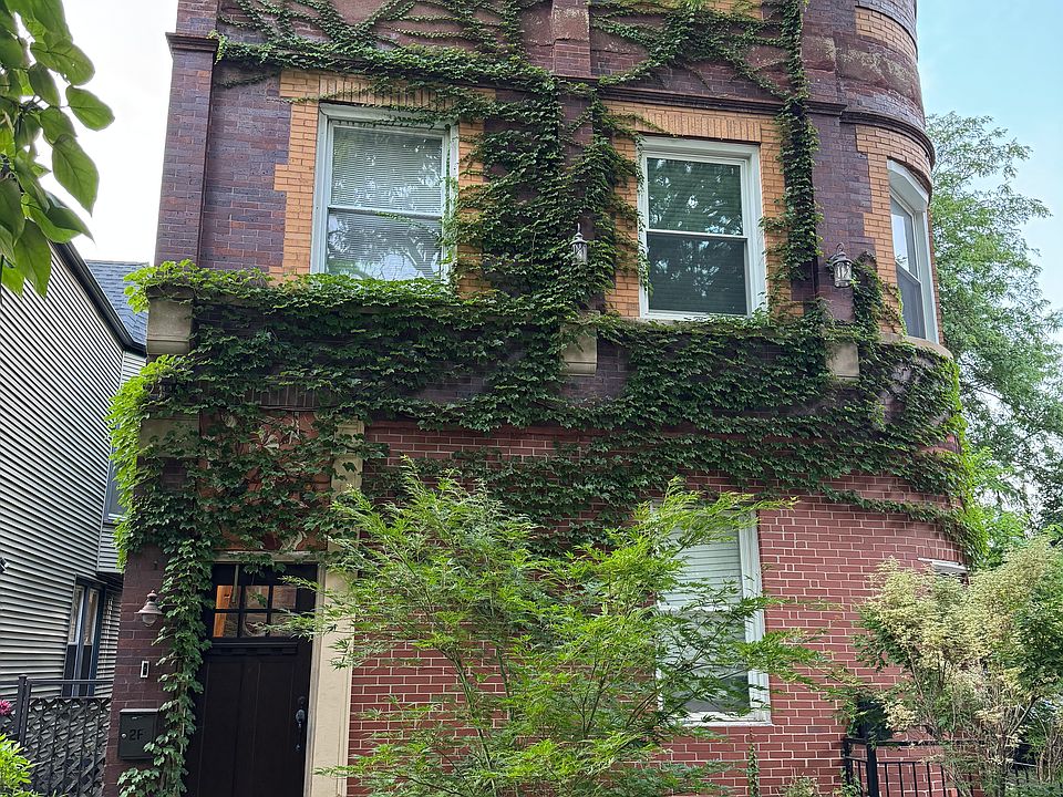 private front yard and entry