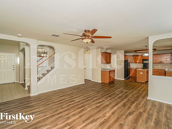 5th image of 315 Donalan Dr