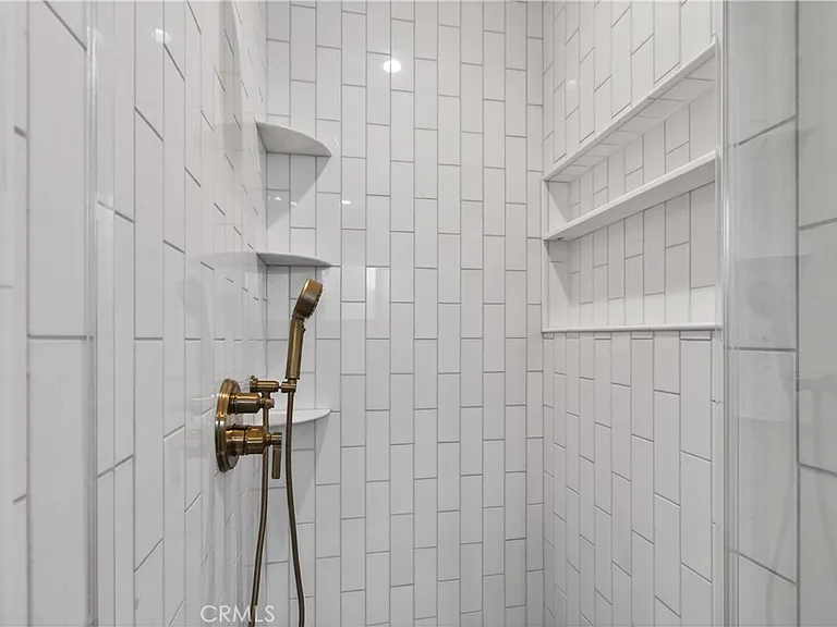225 Iris Ave — Photo 17