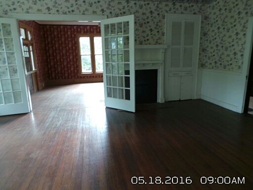 3rd image of 450 S Irwin Ave