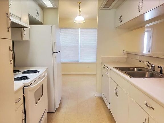 3rd image of 532 Ard Dr