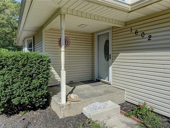 2nd image of 1602 Pawnee St