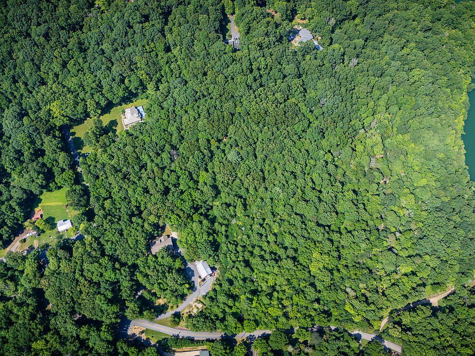 2nd image of Hideaway Farm Rd