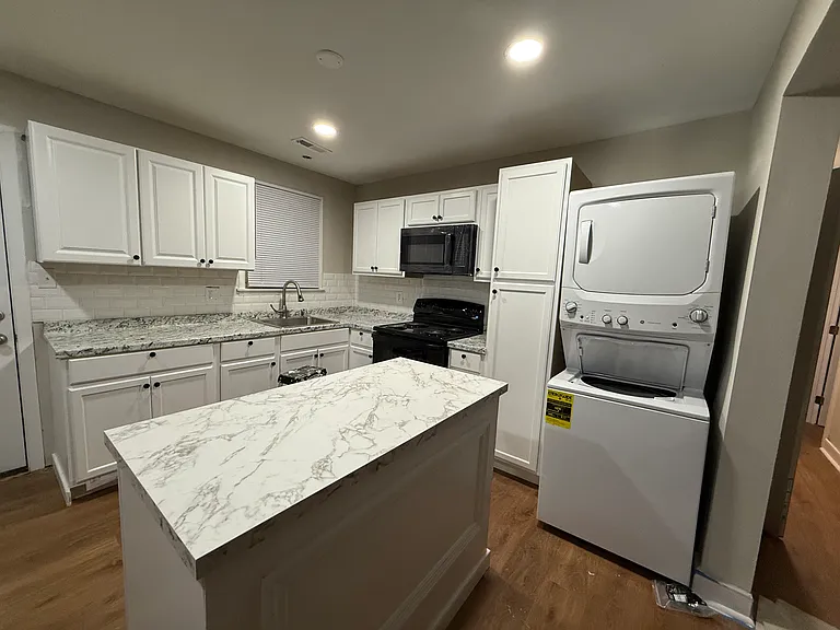 2208 Ford Ave — Photo 3
