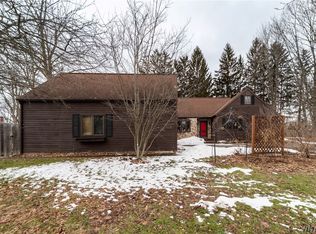 9244 Robbins Rd, Le Roy, NY 14482