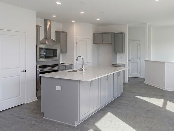 3rd image of 3813 Lantern Ln