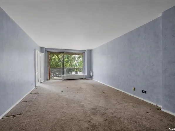 61-20 Grand Central Parkway image 7 of 23