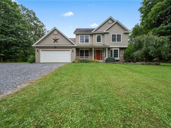 53 Park St, Phelps, NY 14532
