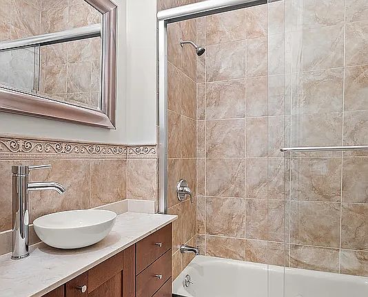 3rd image of 258 W 71st St #3A