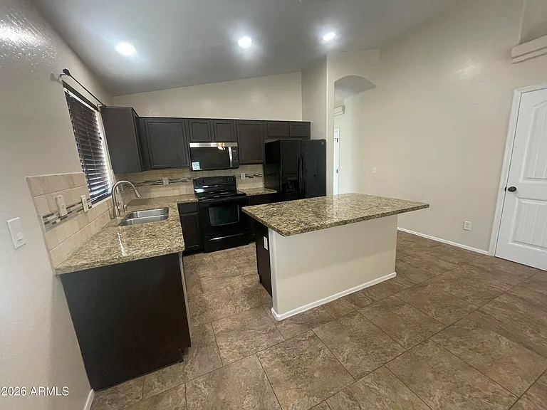 24403 N Oasis Blvd — Photo 7