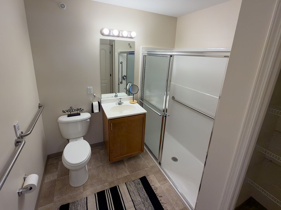 Bathrooms with walk in showers available