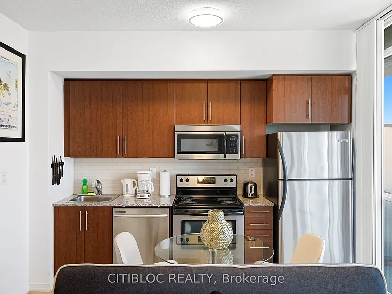 65 Bremner Blvd #4007 — Photo 27