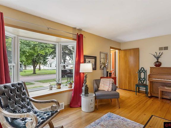 4th image of 1621 N 2nd St