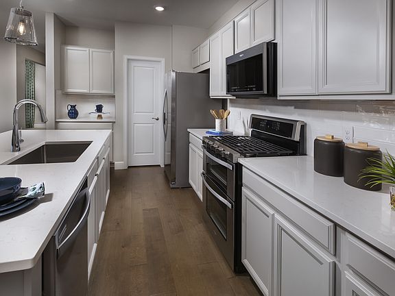5th image of 8394-B Holman St