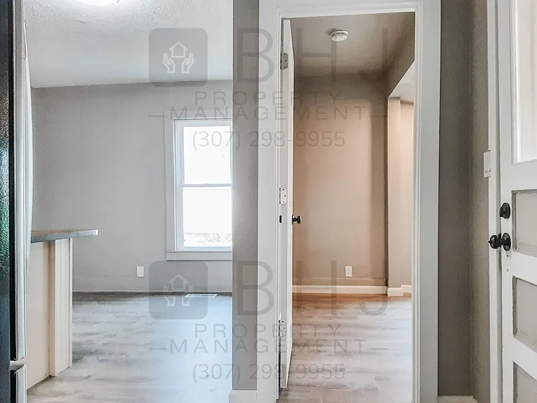141 W 7th St — Photo 16