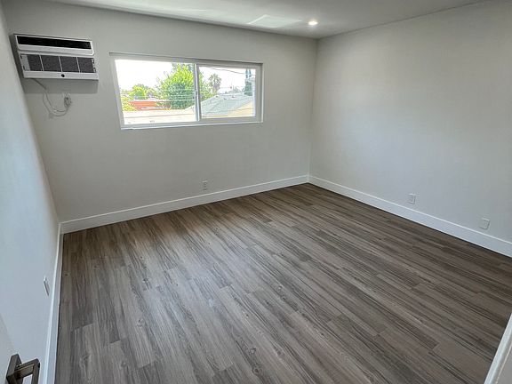 2nd image of 11347 Emelita St #3