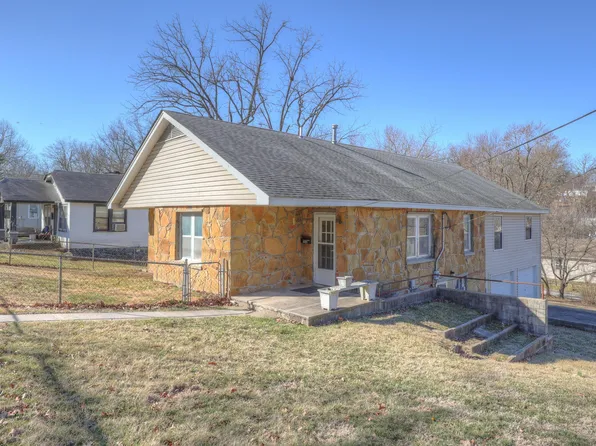 1102 Hearrell Street Avenue, Neosho, MO 64850