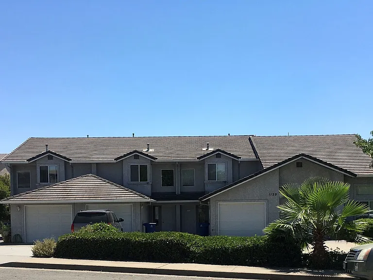 1129 Burton Dr — Photo 1