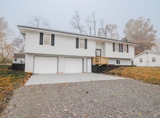 607 N West St, Cameron, MO 64429