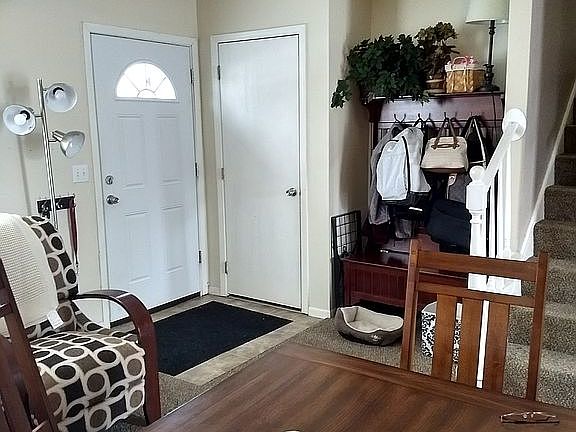 4th image of 469 Carol Ln