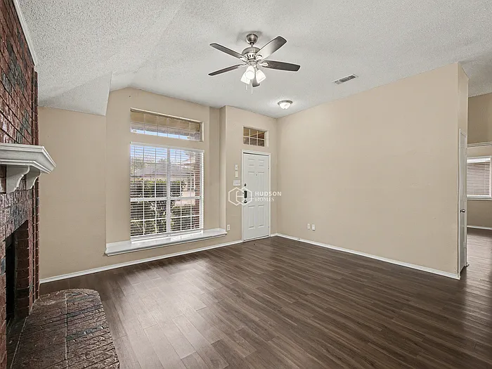 5210 Livermore Dr — Photo 4