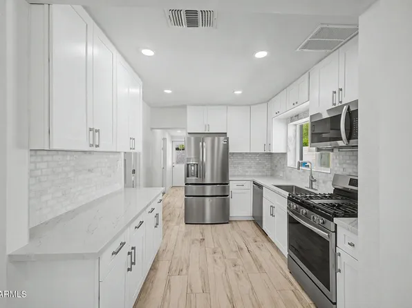 532 E CHEERY LYNN Road, Phoenix, AZ 85012
