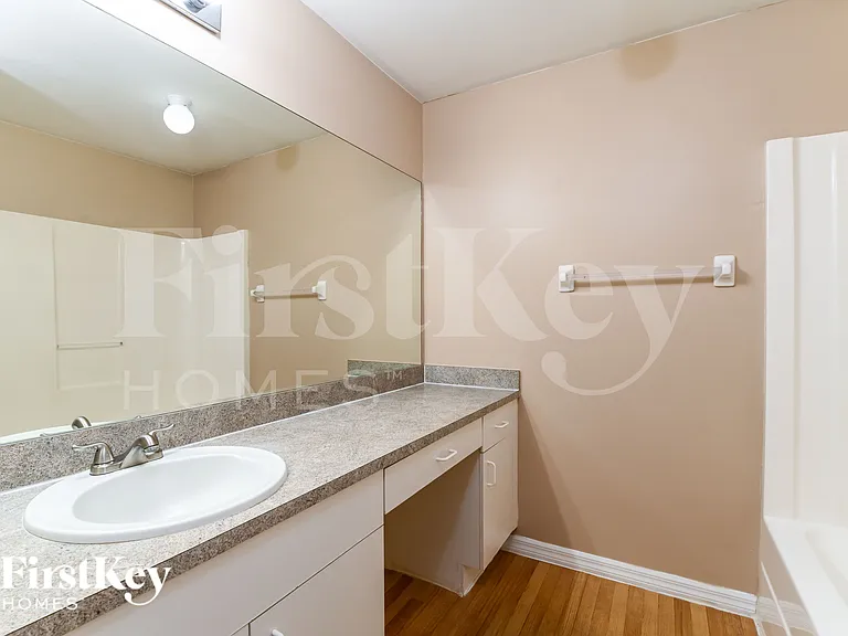 2108 NE 15th Pl — Photo 10