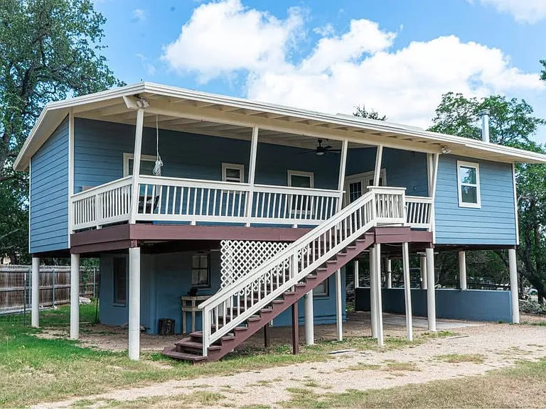 381 Timberline Trl — Photo 1