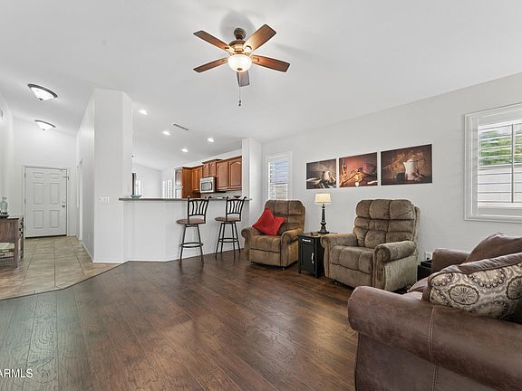 4th image of 29876 W CLARENDON Avenue