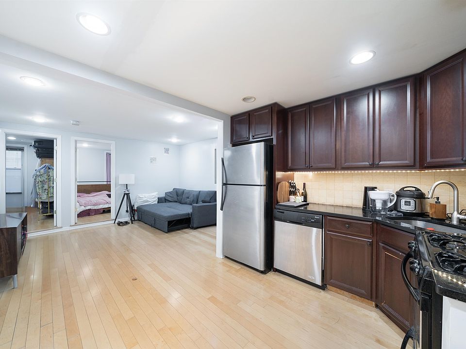 1st image of 162 Steuben St APT 2