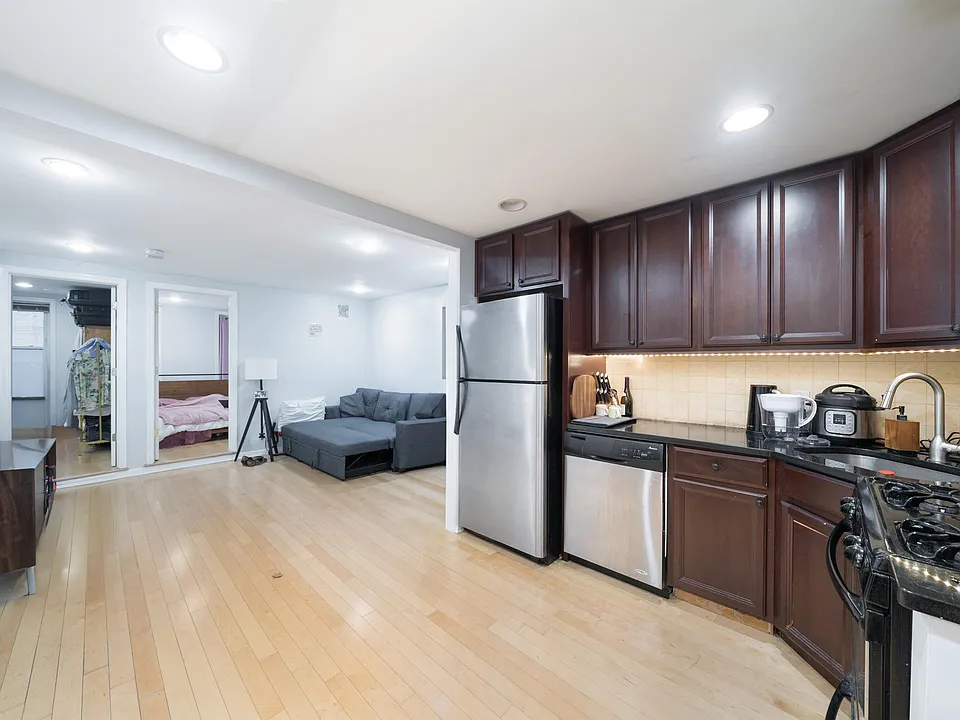 162 Steuben St #2