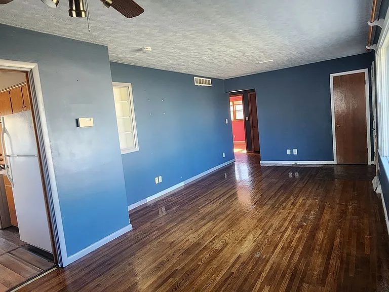 1624 E Oakland Ave — Photo 9