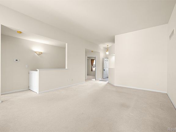 5th image of 5513 Hidden Valley Ct