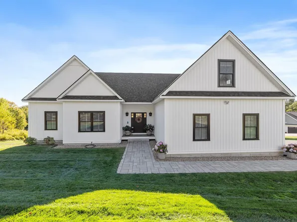 10 Lindsey Lane, Meredith, NH 03253