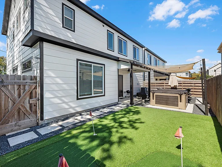 2210 Wipprecht St — Photo 26