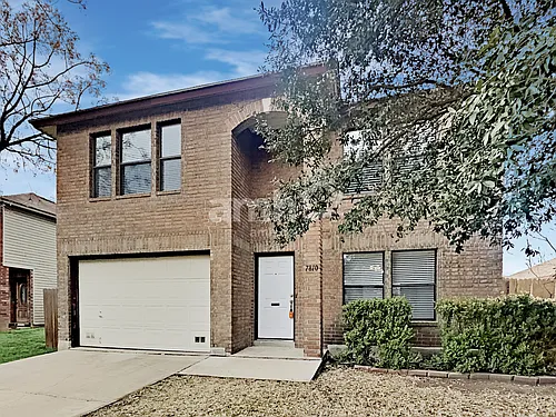 7810 Dueling Oak Photo 1