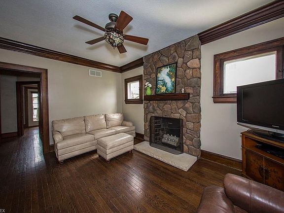 4th image of 543 Marguerite Ave