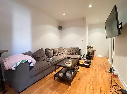 Rented by Kahen Properties | media 15