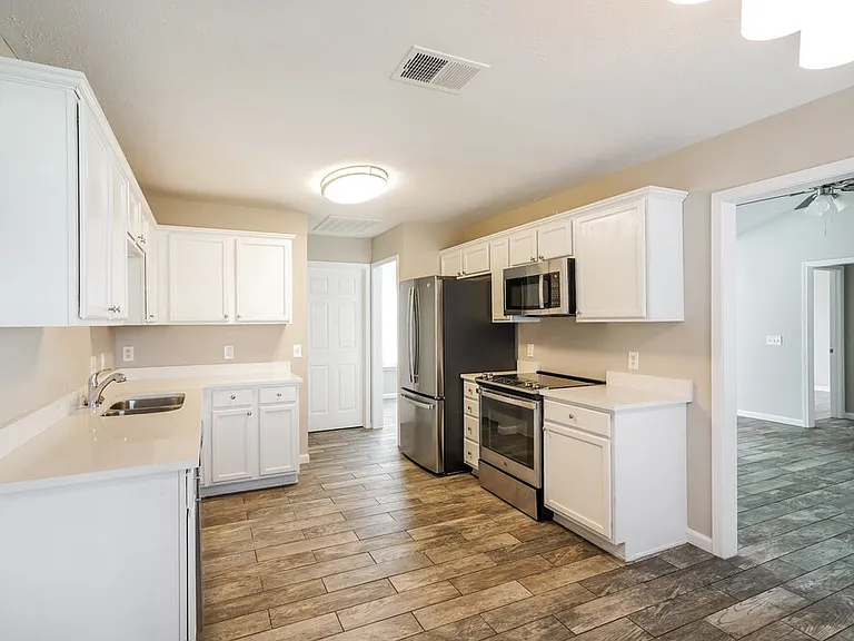 1312 S Hampton Ct — Photo 9