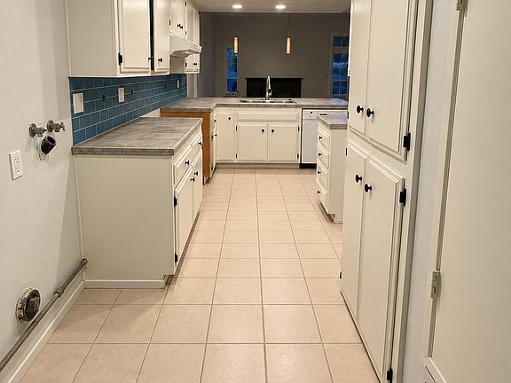 Kitchen (New Oven and Washer/ Dryer pics will be updated soon)
