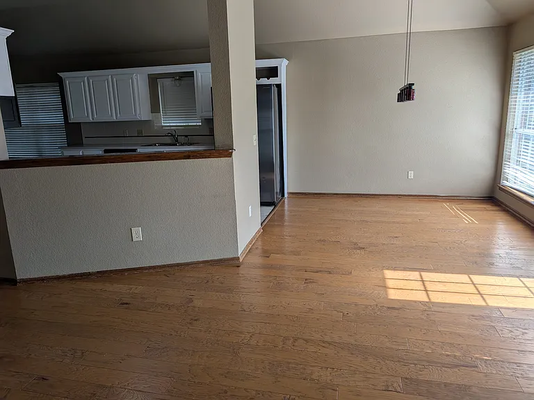 2813 Victoria Dr — Photo 20