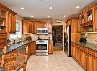 27 Hickory Ln, Chalfont, PA 18914