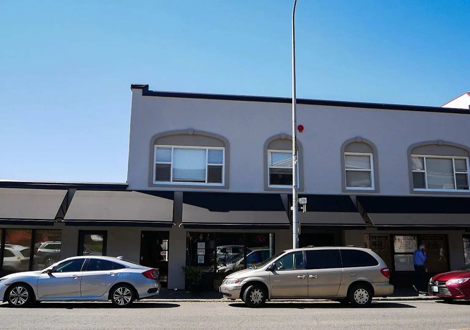 Lake Street Apartments | Downtown Kirkland | Renovated Units Just Steps from Marina Park — Photo 1