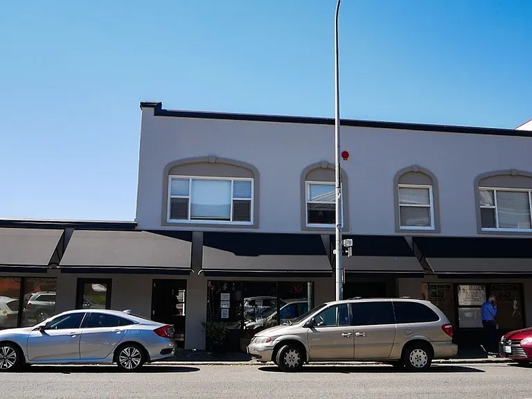 Lake Street Apartments | Downtown Kirkland | Renovated Units Just Steps from Marina Park — Photo 1