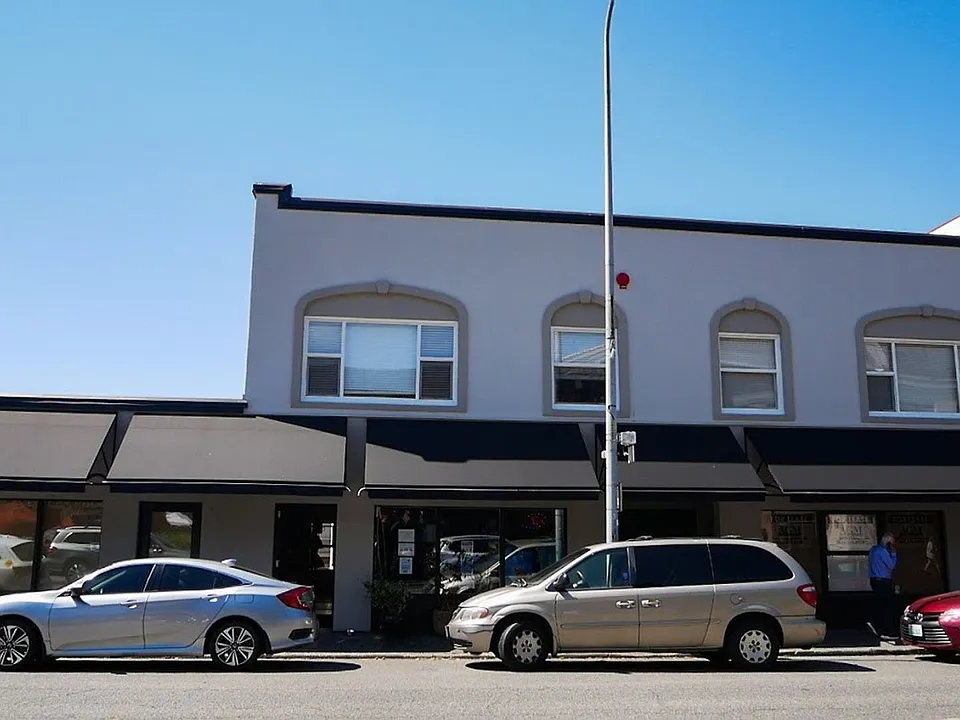 Lake Street Apartments | Downtown Kirkland | Renovated Units Just Steps from Marina Park