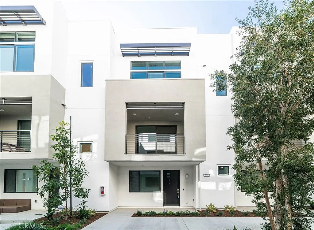3 bed, 2.5 bath, 1772 sqft, $4,500 — Photo 1